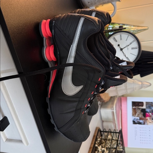 Nike Shox - Picture 2 of 6